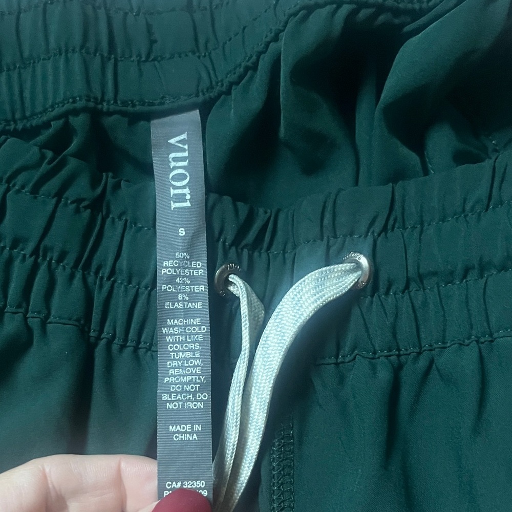 Vuori women’s Dark Green Joggers - Picture 2 of 3